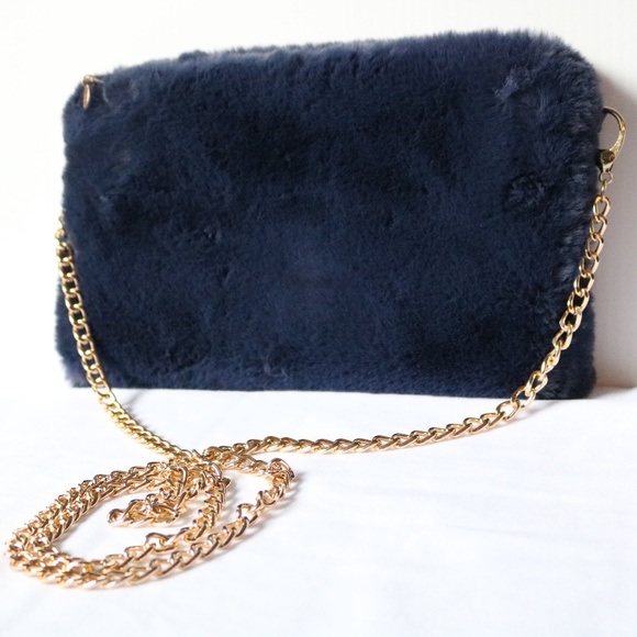 Kim & Co. Faux Fur Chain Strap Shoulder Purse Navy - Picture 1 of 8